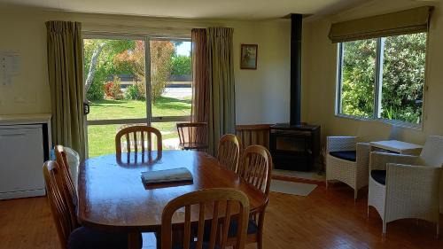 Pohara House | Kea View - Pohara Beach Holiday Home
