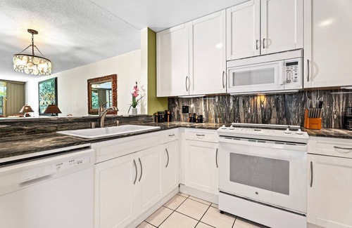 Kahaluu Bay Condo | Keauhou Surf and Racquet 8202 | 2 Bed, 2 Bath