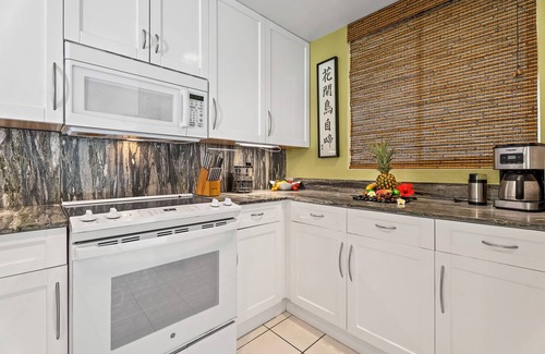 Kahaluu Bay Condo | Keauhou Surf and Racquet 8202 | 2 Bed, 2 Bath