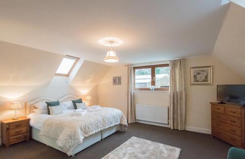 Perth House | Keepers Lodge with Hot Tub