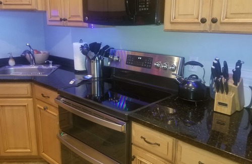 Guntersville House | Keepin' It Reel. 4 BR waterfront home with 2 slip boathouse