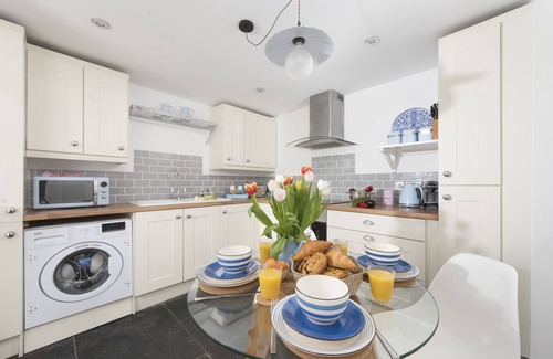 Mousehole Cottage | Keigwin Cottage - a cottage that sleeps 4 guests in 2 bedrooms