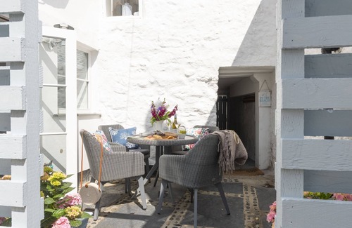 Mousehole Cottage | Keigwin Cottage - a cottage that sleeps 4 guests in 2 bedrooms