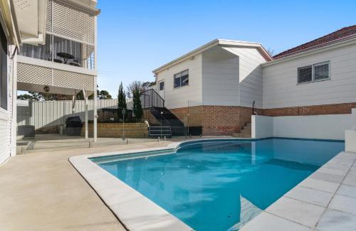 Keiraville House | Keira Poolside Escape - Wollongong & UOW Proximity