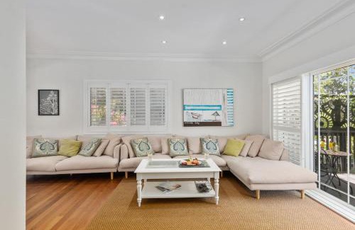 Keiraville House | Keira Poolside Escape - Wollongong & UOW Proximity