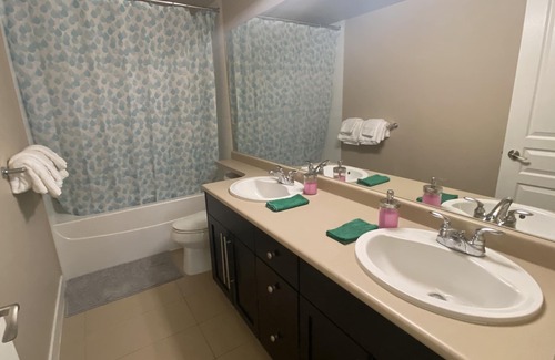 Kelowna Central Business District Condo | Kelowna downtown lakeside resort condo