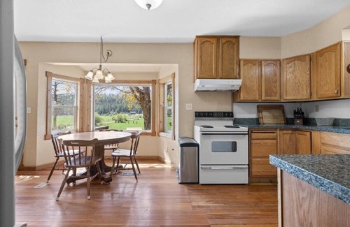 Athol House | Kelso Lake Farm House – Close to Silverwood!