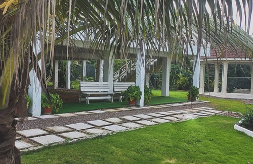 Lances Bay Villa | Kelso Sunset Villa -Cozy Quiet Retreat-Comfortable sleeps 8 n2 King/4 Queen Beds