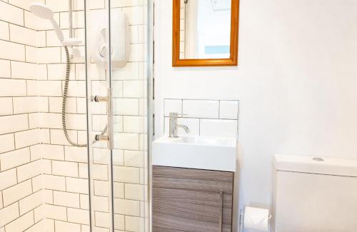 Hanham House | Kelston View by Cliftonvalley Apartments