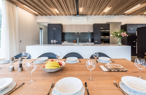Kelvin Heights Villa | Kelvin Heights ultra modern luxurious house, exceptional lake and mountain views