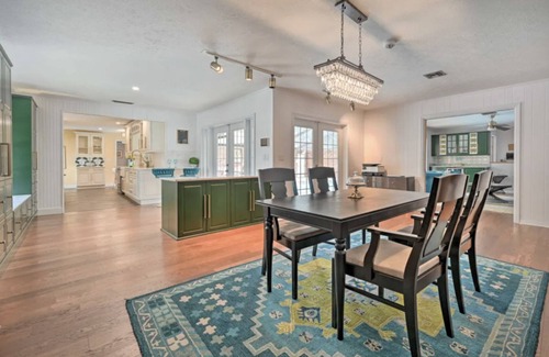Temple Terrace House | Kemet/Egypt Themed Pool Home Minutes from Busch Gardens
