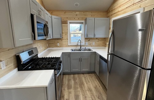 Kalifornsky Cabin | Kenai Adventure Cabins Bear 2/1