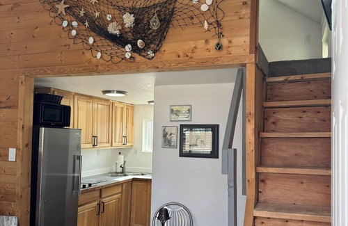 Soldotna House | Kenai River access! Cute little cabin with a loft