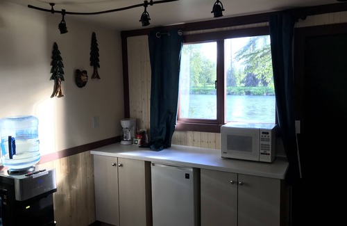 Soldotna House | Kenai River Fishing Cabin #4 20 feet from the riverbank!
