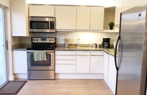 Ludlam House | KENDALL FAMILY-STYLE YELLOW HOUSE