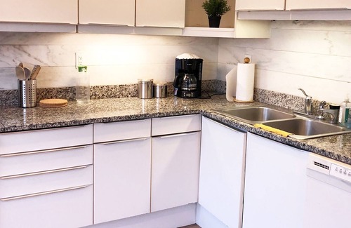 Ludlam House | KENDALL FAMILY-STYLE YELLOW HOUSE