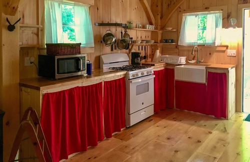 Bath Cottage | Kennebec River Cottage; 1/4 Mi to Boat Ramp!