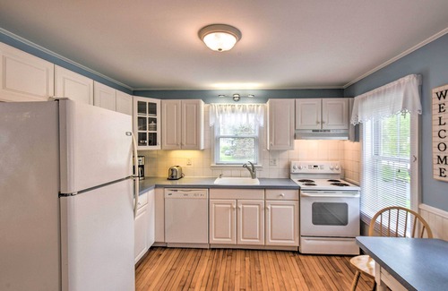 Kennebunk House | Kennebunk Home w/Yard < 1 Mile to Dock Square!