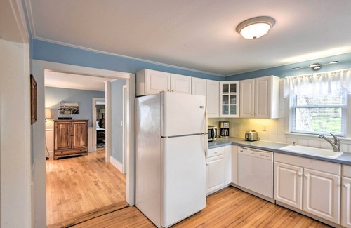 Kennebunk House | Kennebunk Home w/Yard < 1 Mile to Dock Square!