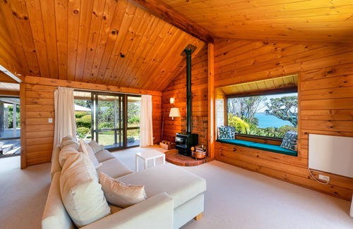 Surfdale House | Kennedy Point Guesthouse