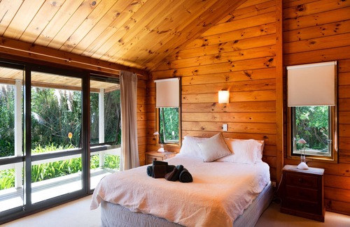 Surfdale House | Kennedy Point Guesthouse