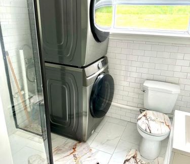 Saint John House | Kenneths Cozy Retreat - Saint John NB - 1BR - Wi-Fi - 4mins to Regional Hospital and UNB