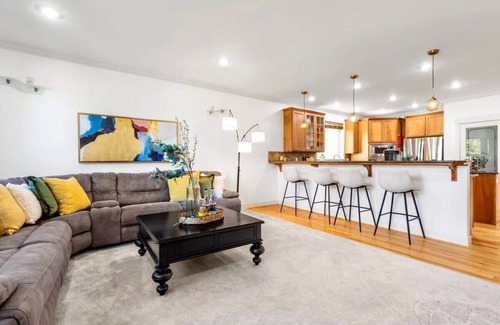 Kennydale House | Kennydale Family Friendly 4B|3B Modern Home| I405