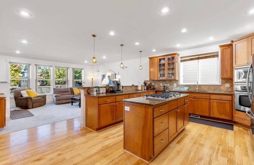 Kennydale House | Kennydale Family Friendly 4B|3B Modern Home| I405
