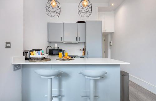 Queen's Gate Apartment | Kensington 1bd apt seconds from Museums