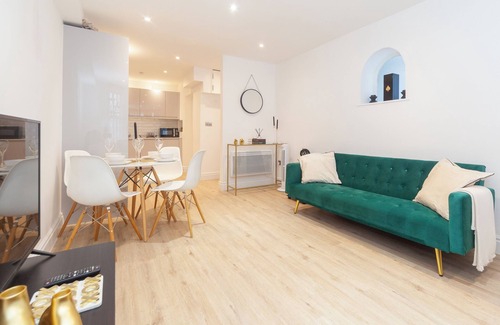 Kensington Apartment | Kensington 5-star Prime Location London Flat With Patio