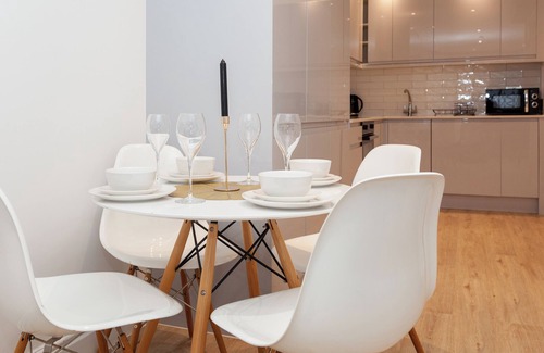 Kensington Apartment | Kensington 5-star Prime Location London Flat With Patio