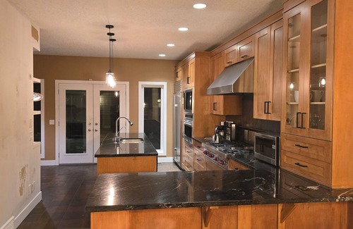 West Hillhurst House | Kensington Area 10 Mins To Downtown! Clean and friendly! Temporary stays!