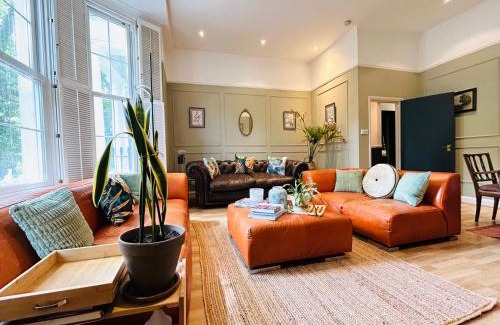 Abingdon Apartment | Kensington Grand Suite