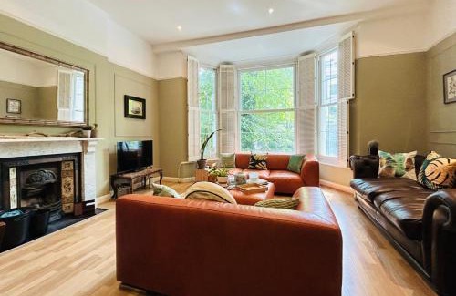 Abingdon Apartment | Kensington Grand Suite