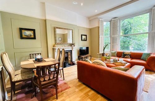 Abingdon Apartment | Kensington Grand Suite