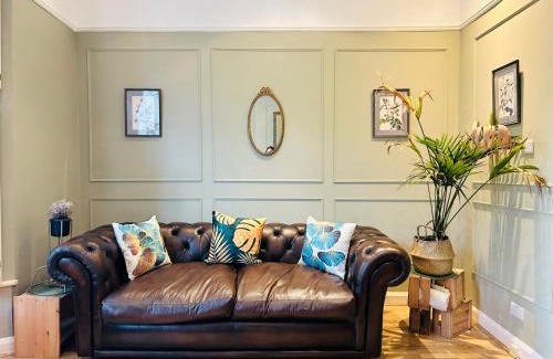 Abingdon Apartment | Kensington Grand Suite