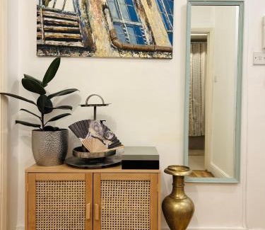 Abingdon Apartment | Kensington Studio Gem