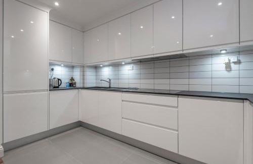 Westbourne Green Apartment | Kensington Tower