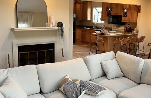 Stevensville House | Kent Island Luxary Home W/ Pool and walking distance from the beach