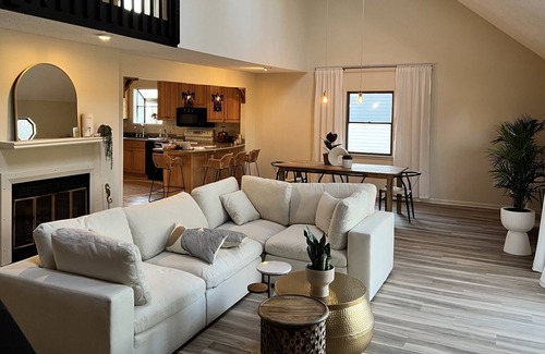 Stevensville House | Kent Island Luxary Home W/ Pool and walking distance from the beach