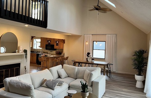 Stevensville House | Kent Island Luxary Home W/ Pool and walking distance from the beach