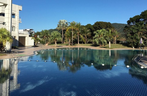 Manzhou Hotel | Kentington Resort