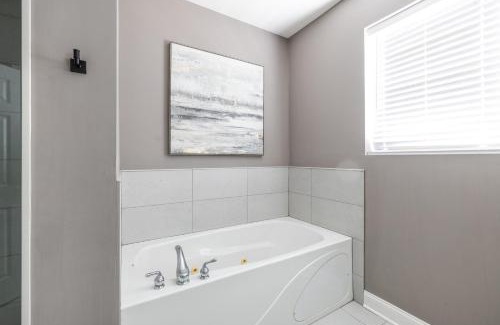 Woodlawn House | Kenwood Apartments, Downtown Hyde Park