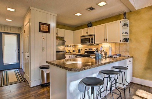 Salem Condo | Keowee Keys Home w/Mountains View & Lake Access!