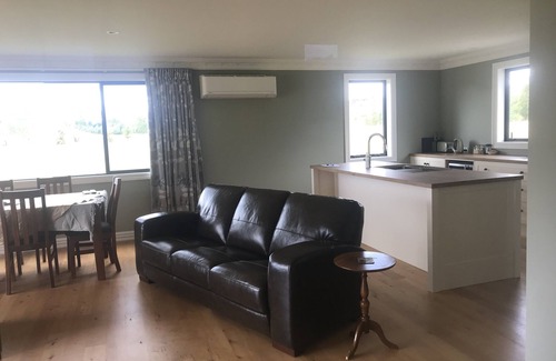 Te Anau House | Kepler Oaks Chalet Luxmore Chalet Slice of Paradise In Fiordland