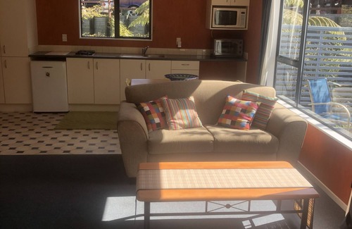 Kaiteriteri Cottage | Kereru Cottage- private self contained holiday cottage - Swimming Pool