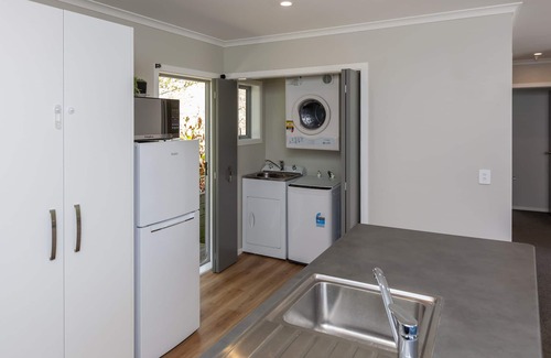 Paraparaumu Cottage | Kereru Cottage Tranquil Setting