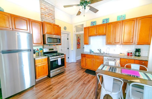 Seventh Ward House | Kerlerec Victorian Cottage - Steps to French Qtr. Historic Getaways