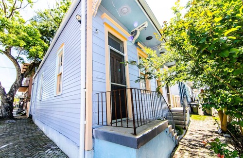 Seventh Ward House | Kerlerec Victorian Cottage - Steps to French Qtr. Historic Getaways