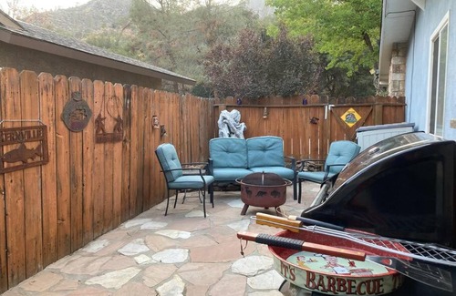 Kernville House | Kernville - walk to River Kern & Downtown